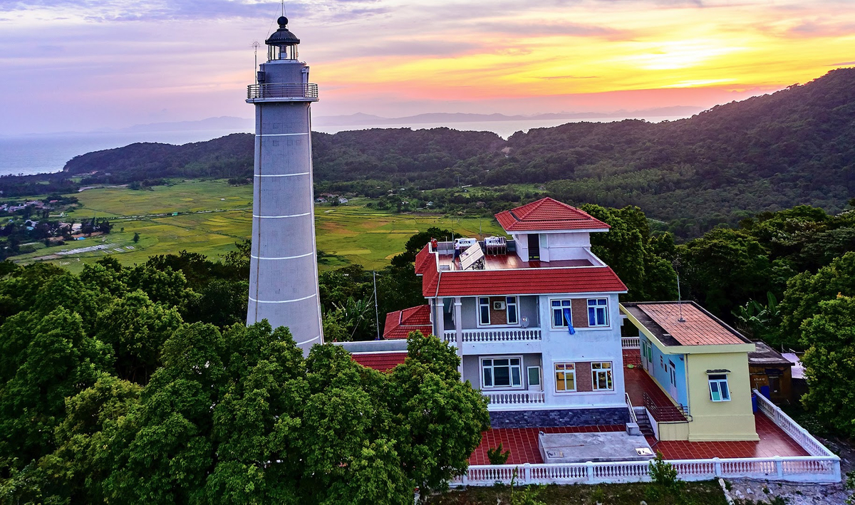 Perched atop the highest point of Co To Island, the Co To Lighthouse offers sweeping panoramic views of turquoise waters, lush forests, and scattered islets