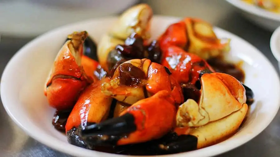 Whether steamed, stir-fried with tamarind, or served in hotpot, this rustic coastal delicacy is a must-try for adventurous foodies