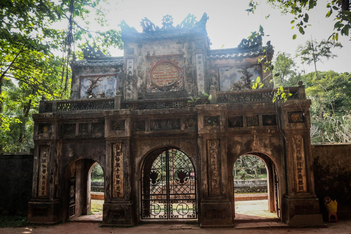 Cổng tam quan được bảo tồn gần như nguyên vẹn