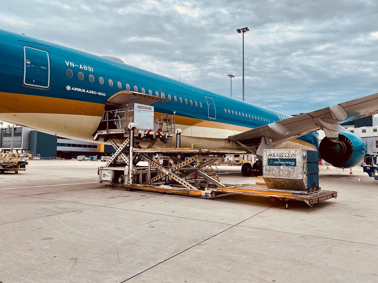 Mô Tả Các Thiết Bị Chất Xếp