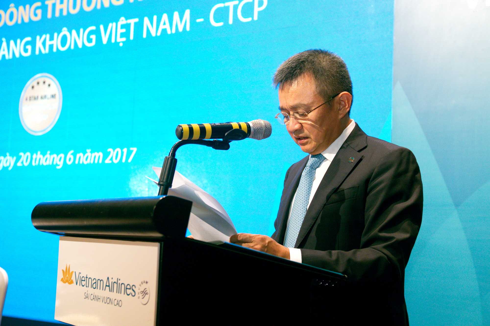 3 TGD Duong Tri Thanh bao cao KQSXKD nam 2016 va cac chi tieu chinh nam 2017.jpg