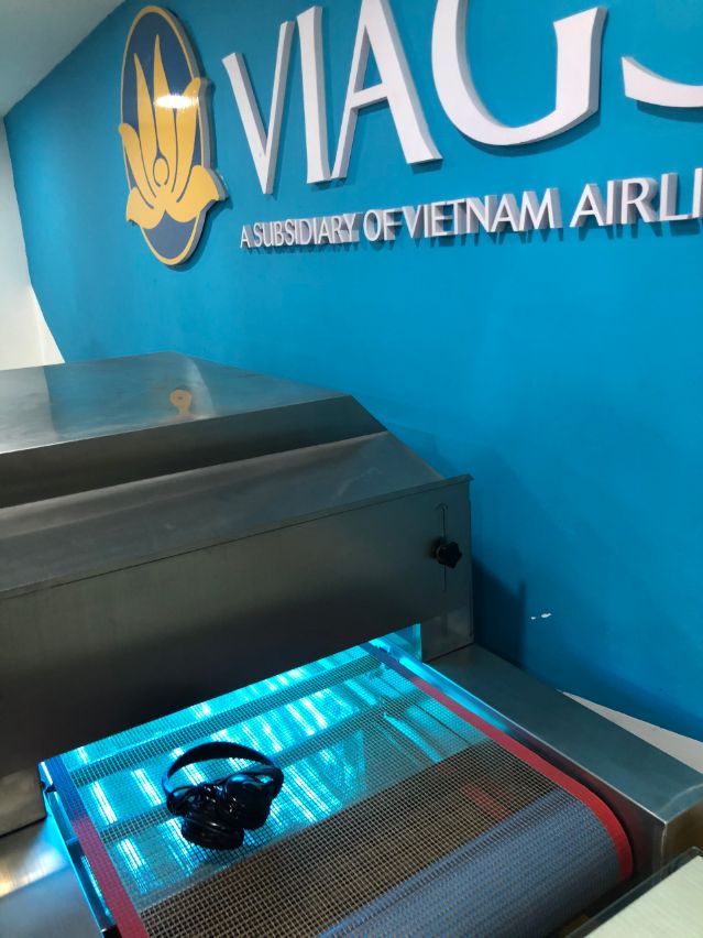 khu khuan tai nghe.jpg