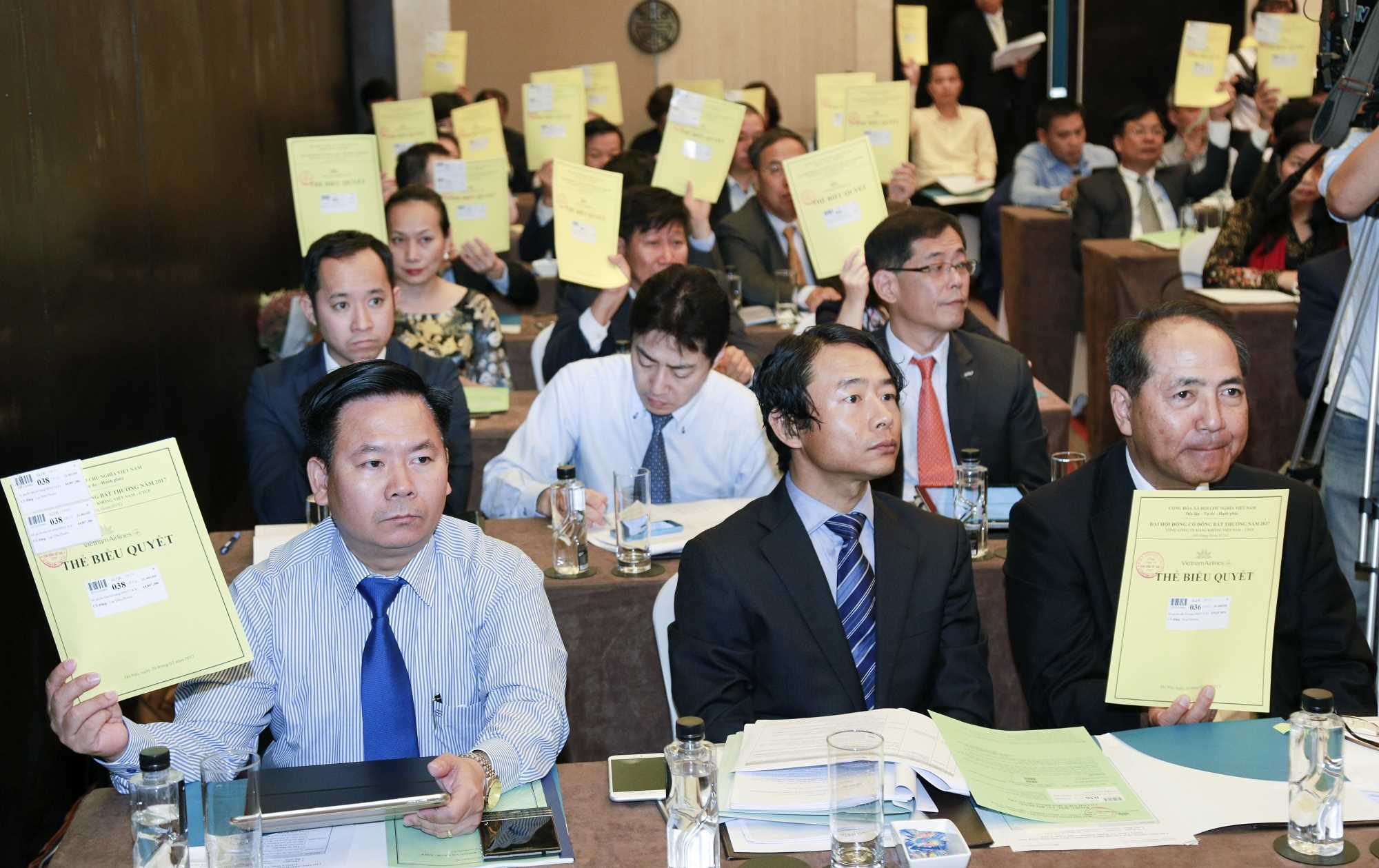 Cổ đông biểu quyết thông qua các nội dung tại Đại hội