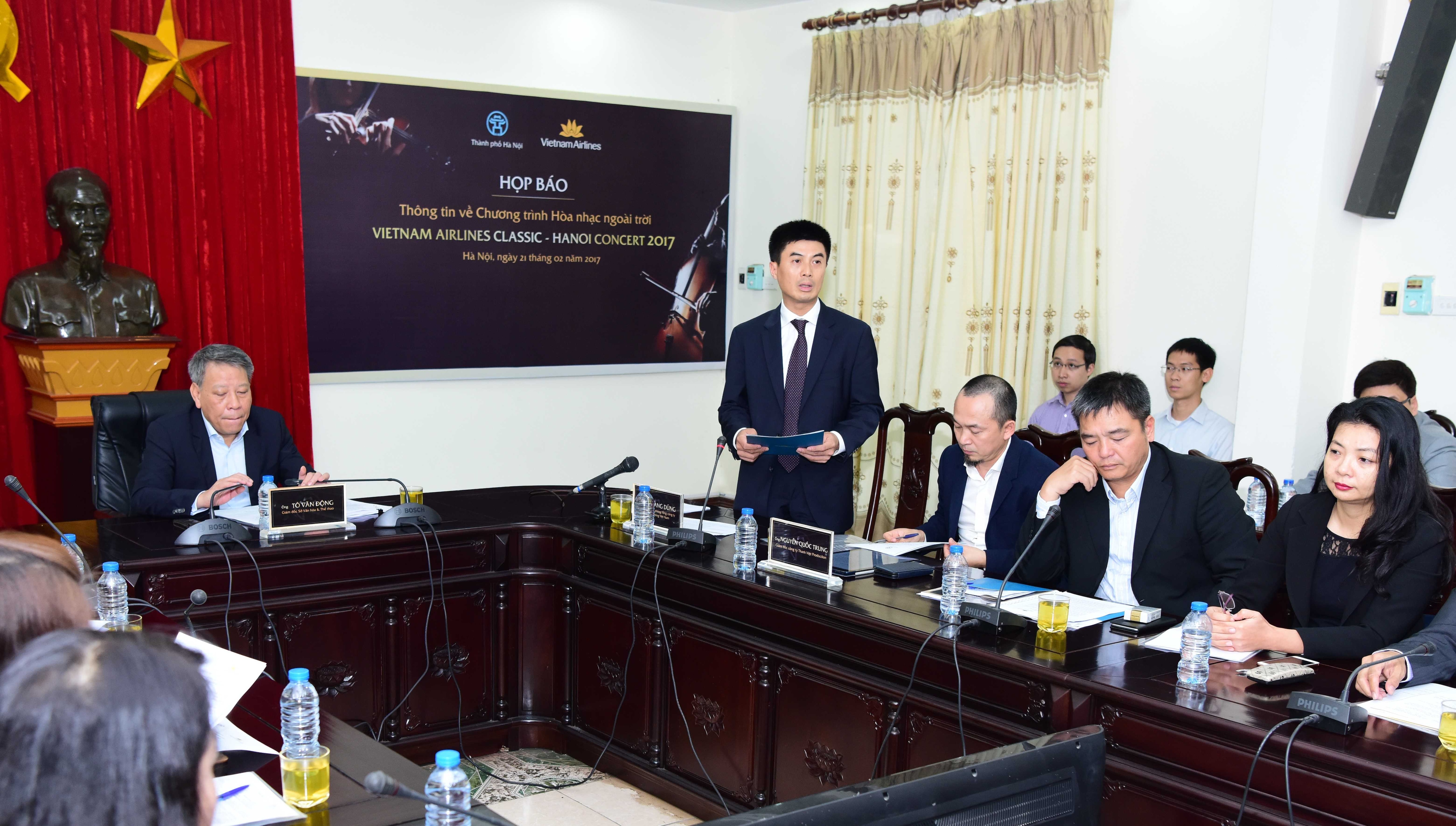 Dai dien Vietnam Airlines phat bieu tai Hop bao ngay 21-2-2017