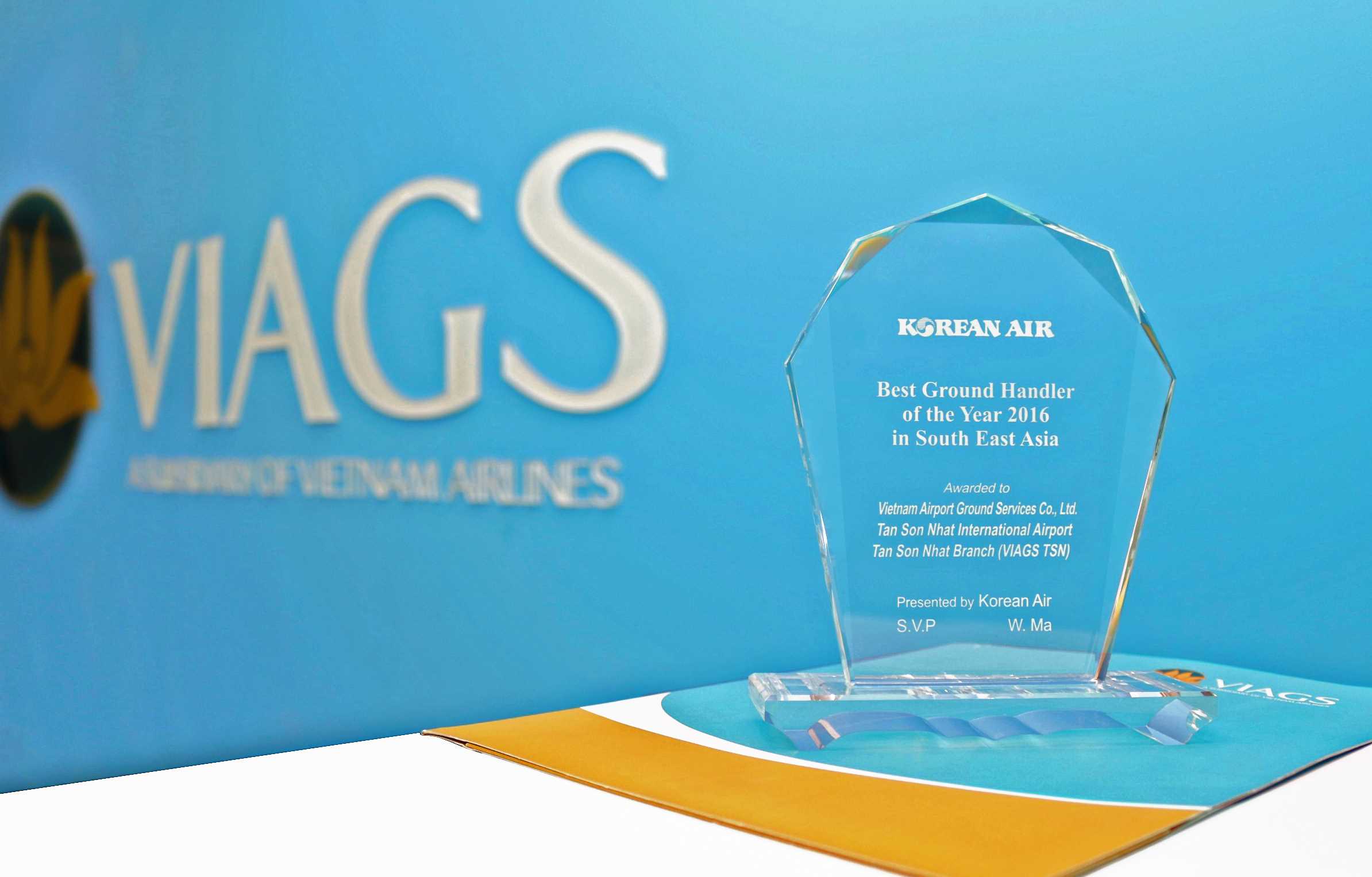 Cup Korean Air trao tang