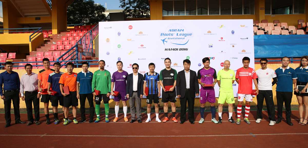 Anh%202%20ASEAN%20Pilot%20league%202016.jpg