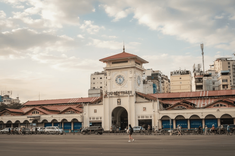 Ben Thanh Market is a symbol of Ho Chi Minh City, located in the most crowded and convenient area