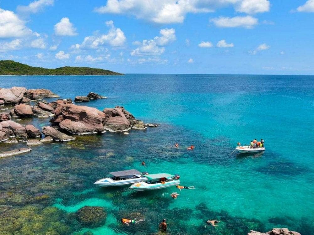 Go fishing right on this boat with the local fisherman