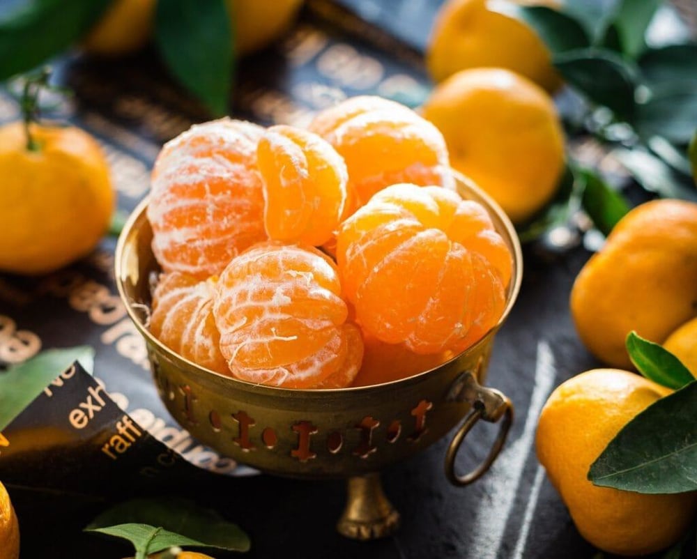 Known for its easy-to-peel skin and sweet, juicy flavor, mandarins are a favorite for snacking and desserts