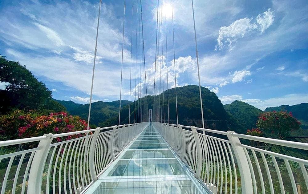 This sky-high attraction offers not only jaw-dropping views but also a thrilling experience that’s both exhilarating and completely safe