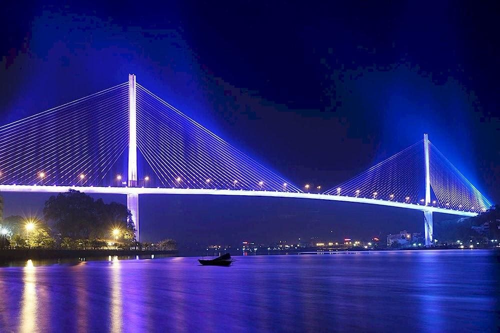 Bai Chay Bridge sparkling at night