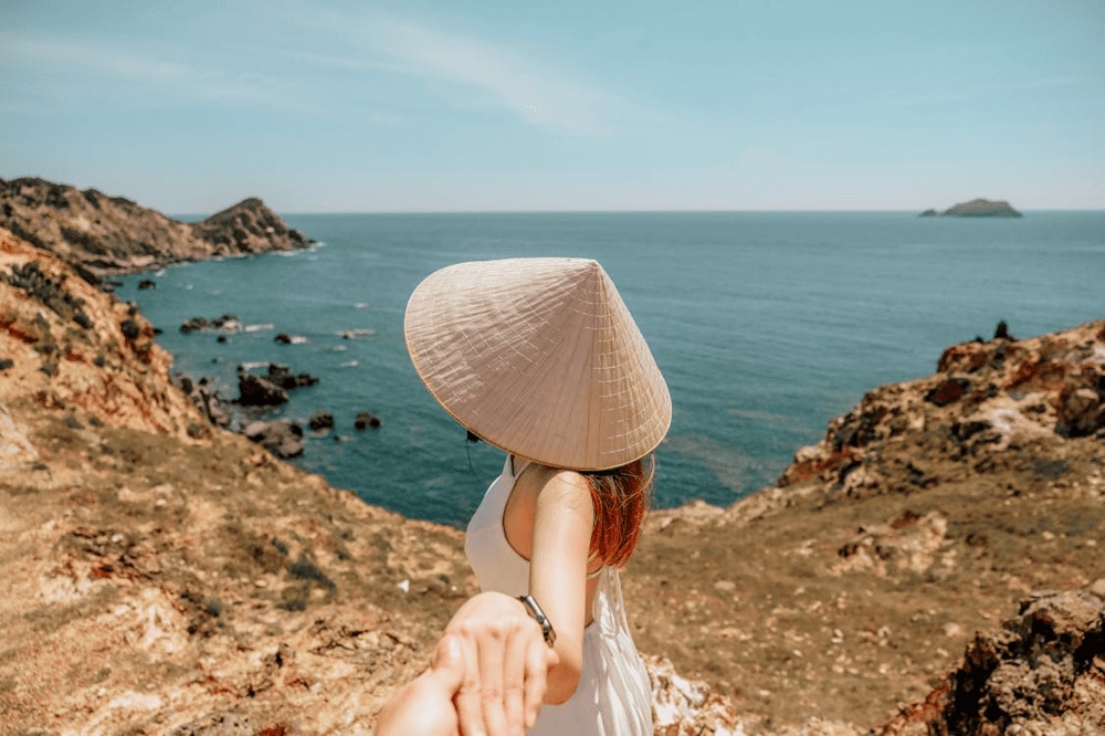 Snap your unforgettable photos with Bai Xep’s breathtaking coastal scenery (Source: Pexels)