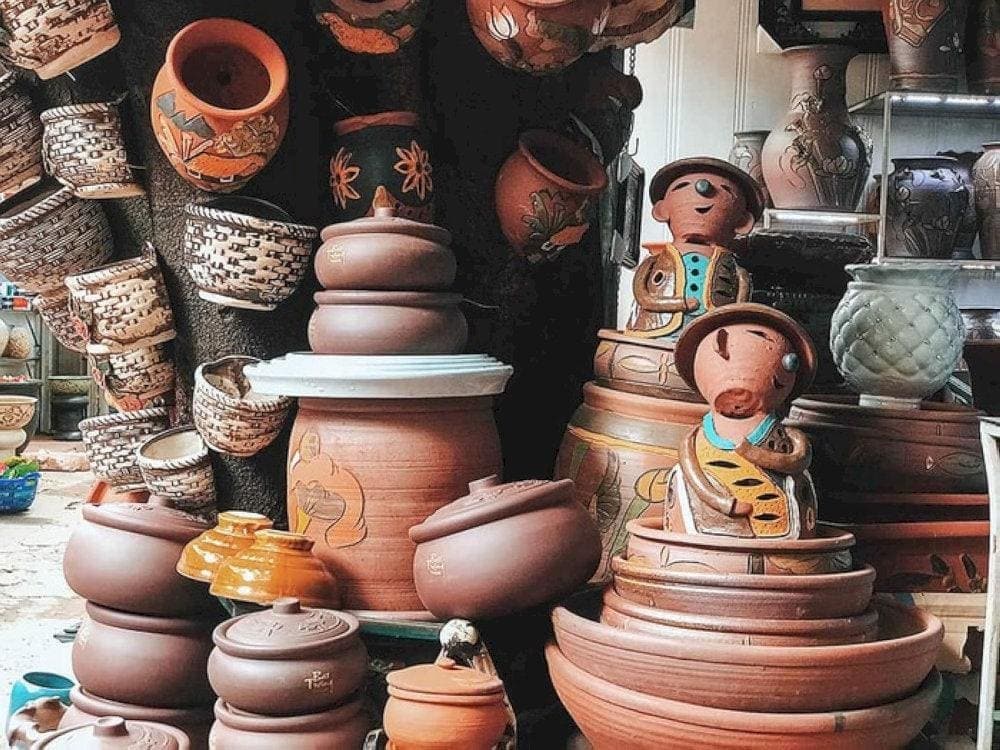 The village is home to a wide variety of high-quality ceramic goods, from traditional to modern designs
