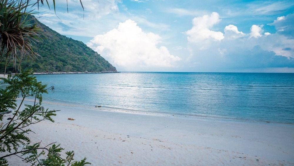 An Hai beach is located along Ton Duc Thang Street, right in the center of Con Dao district