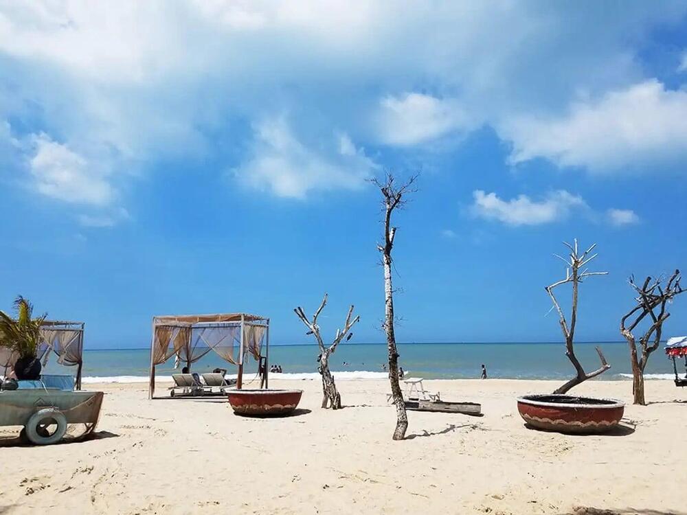 Cam Binh is the most famous beach in La Gi Town