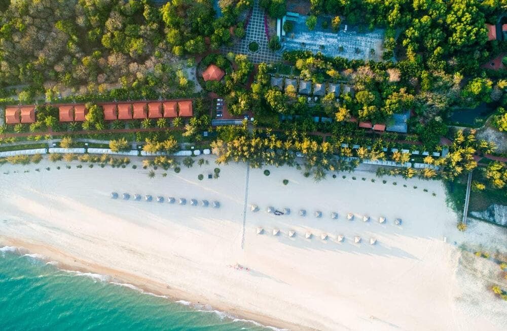 Ho Coc Beach Resort has 1,500m long coastline and a long white sandy beach