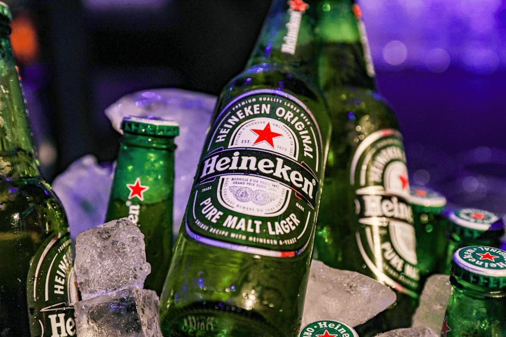 Vietnamese urban professionals increasingly choose Heineken for its international brand recognition and refined taste (Source: Pexels)