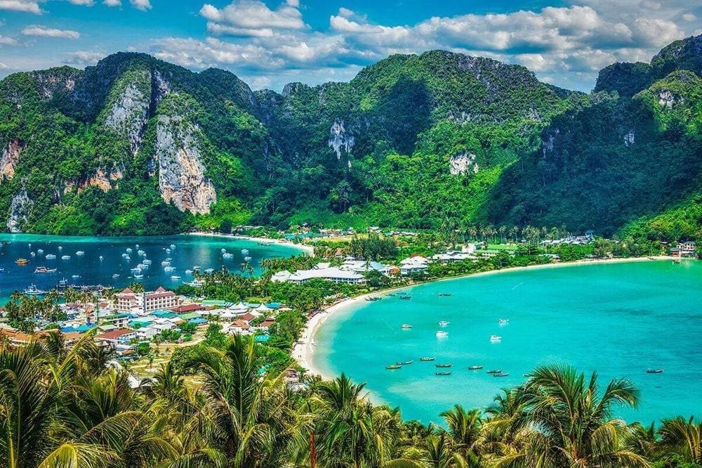 Phi Phi Island is a famous island known for its picturesque natural scenery and many modern amenities