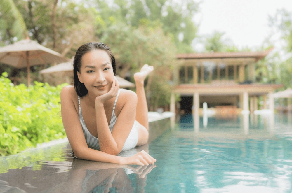 The resort space is comfortable and modern, offering relaxation for visitors