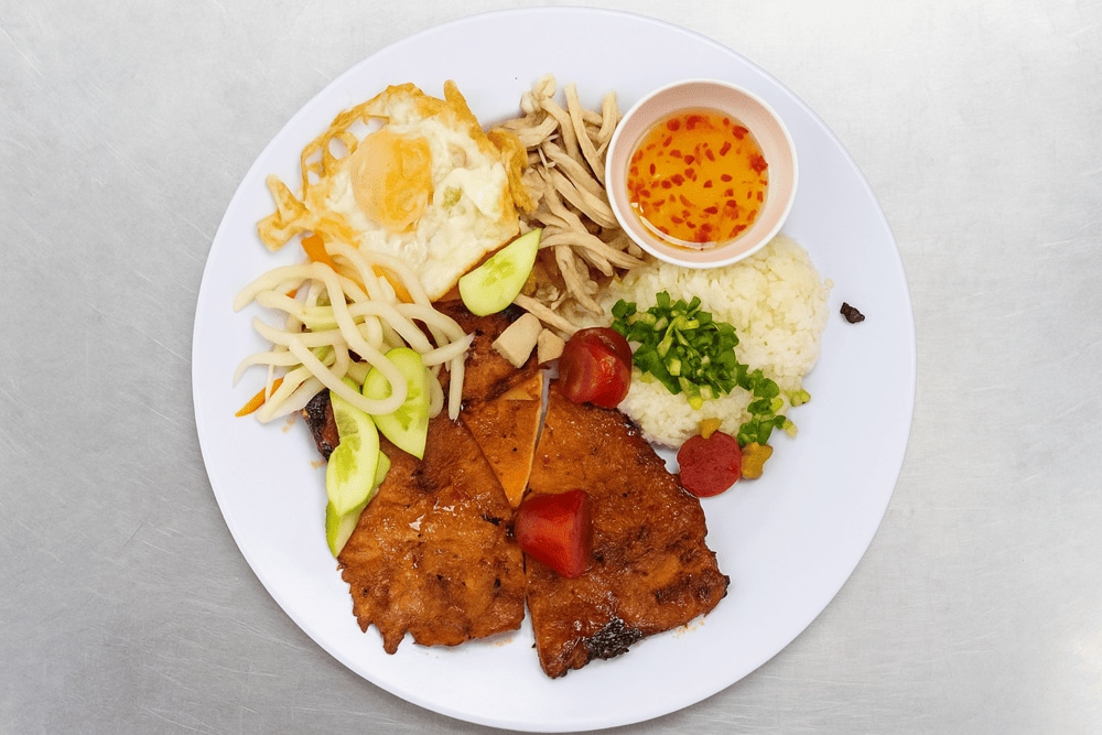 The “extra-large” marinated pork chop with smoky charred edges is the restaurant’s unmistakable signature