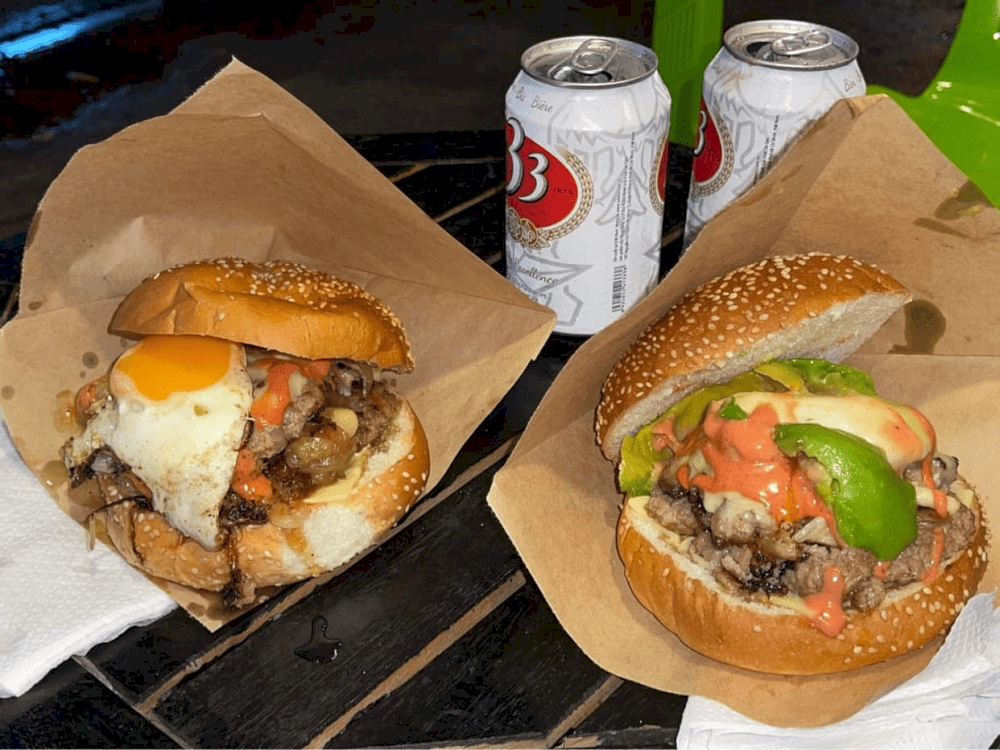 At Eat Me, Saigon, you'll find true American-style burgers, rich, hefty, and loaded with meat and cheese (Source: Eat Me)