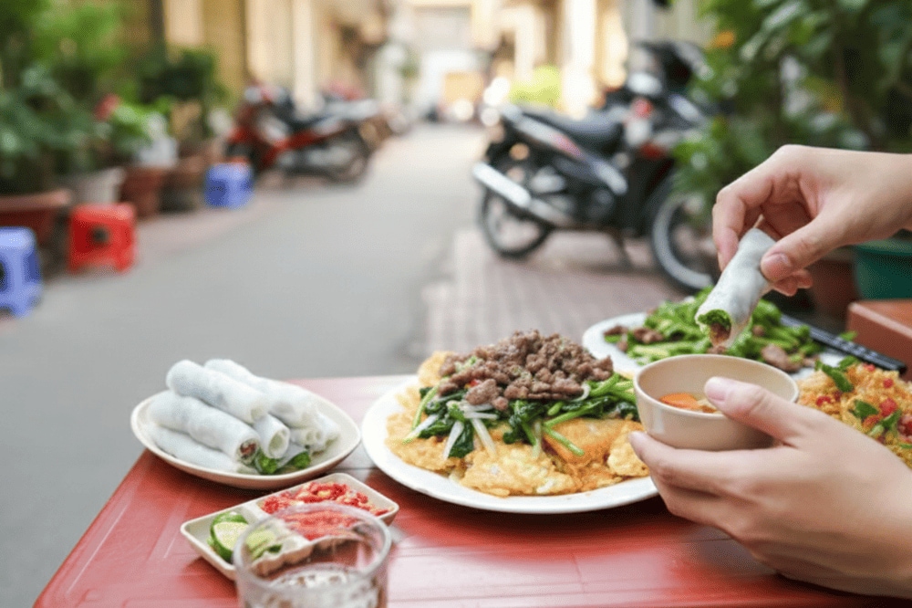 Pho cuon with soft, naturally chewy meat, stir-fried with spices to create a rich flavor