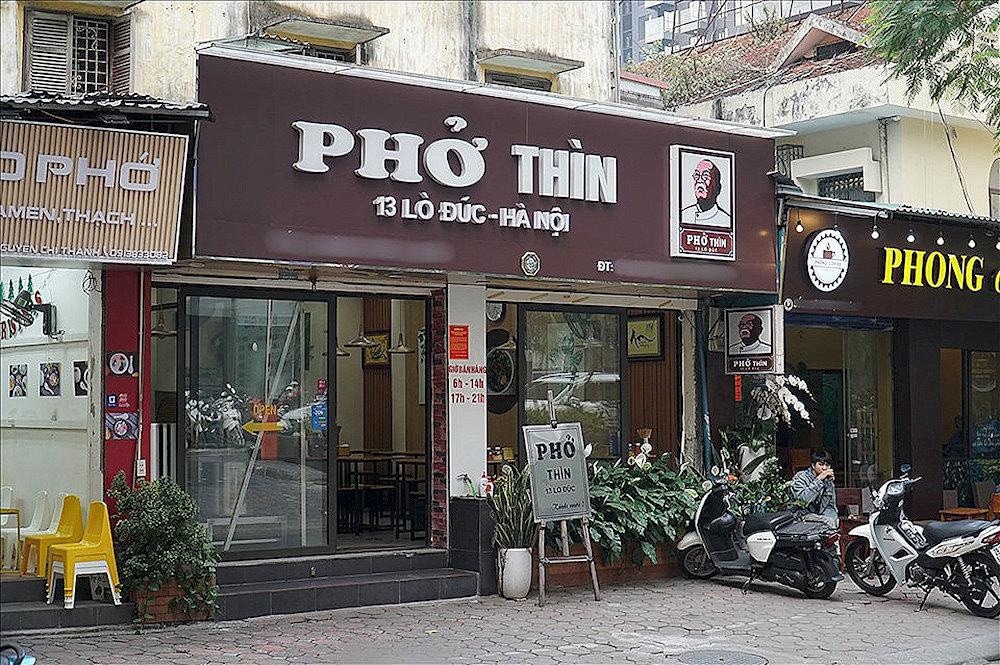 Famous for its stir-fried beef slices and steaming hot broth, Pho Thin offers a bold and smoky take on the classic