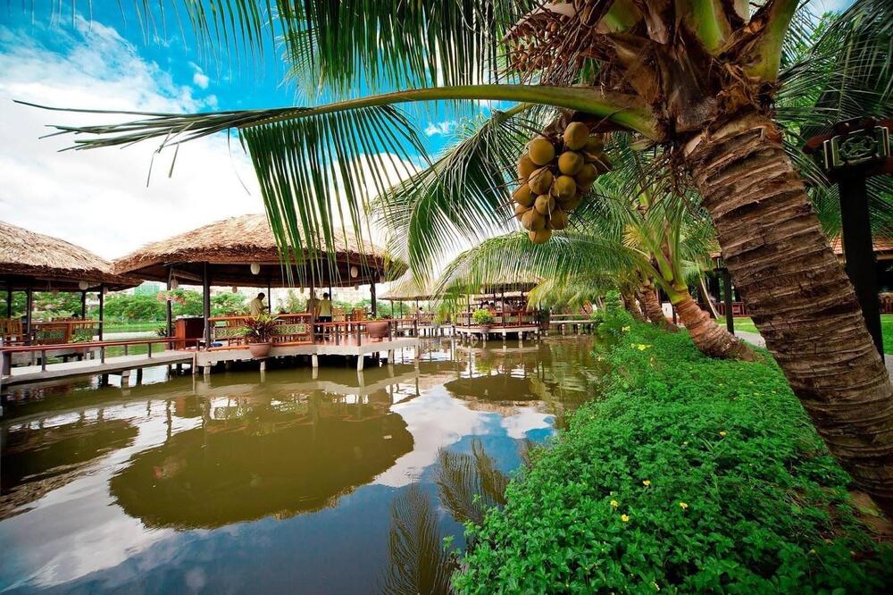 The park is equipped with playgrounds, making it a perfect place for families with children