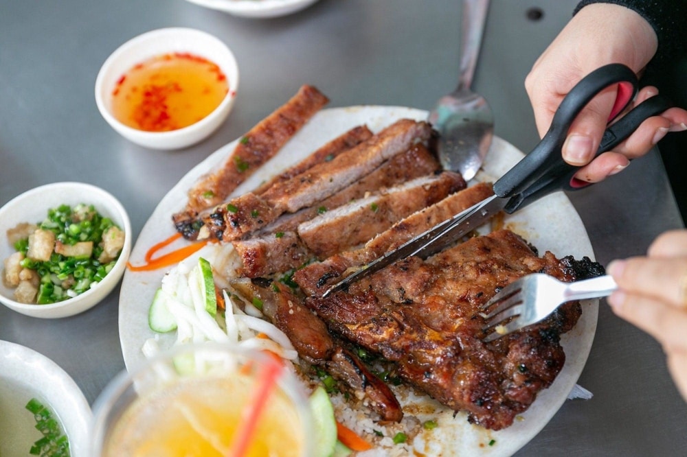 Broken rice is not eaten with chopsticks but with a spoon and fork