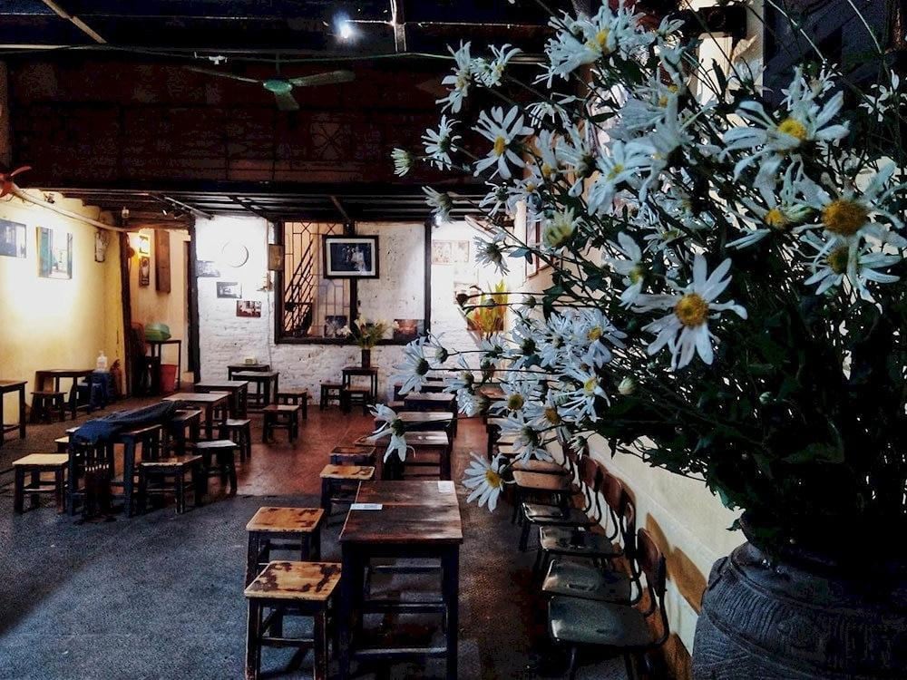 The cafe offers a cozy and nostalgic atmosphere, providing patrons with a glimpse into Hanoi's rich cultural heritage