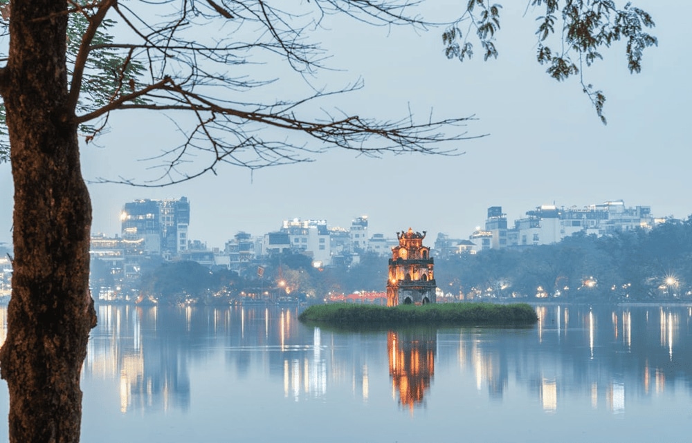 Discover Hoan Kiem Lake, Hanoi's most famous landmark and the perfect spot for walks in Vietnam's cultural capital (Source: Pexels)