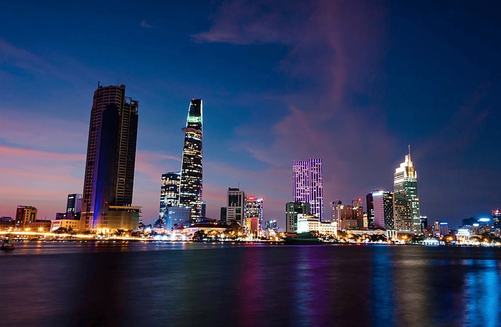 Ho Chi Minh City, famously known as the city that never sleeps, dazzles with its towering skyscrapers and vibrant nightlife (Source: Pexels)