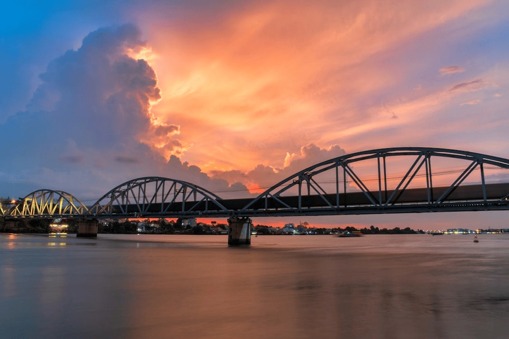 Truong Tien Bridge gracefully spans the Perfume River, a poetic symbol of Hue, where history, romance, and gentle waters meet in perfect harmony (Source: Pexels)