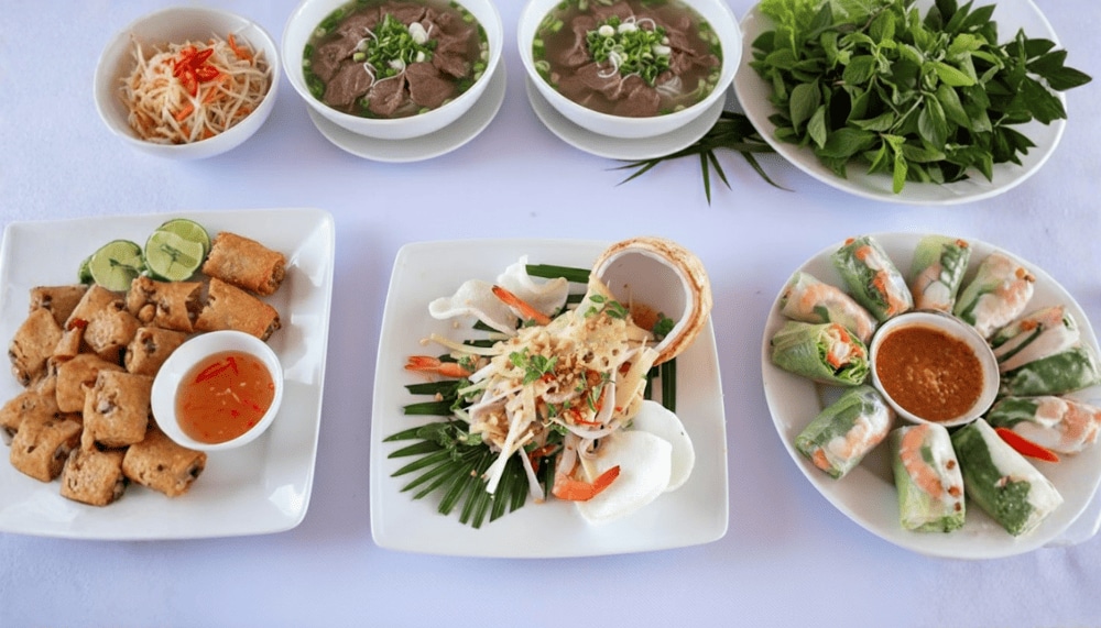 Goi rau dua (coconut salad) in Hoi An