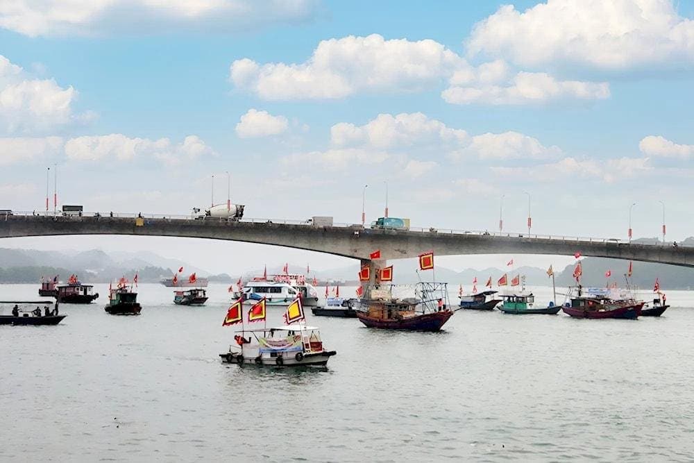 Getting to Cua Ong Temple is relatively straightforward, whether you’re coming from Ha Long Bay or Hanoi
