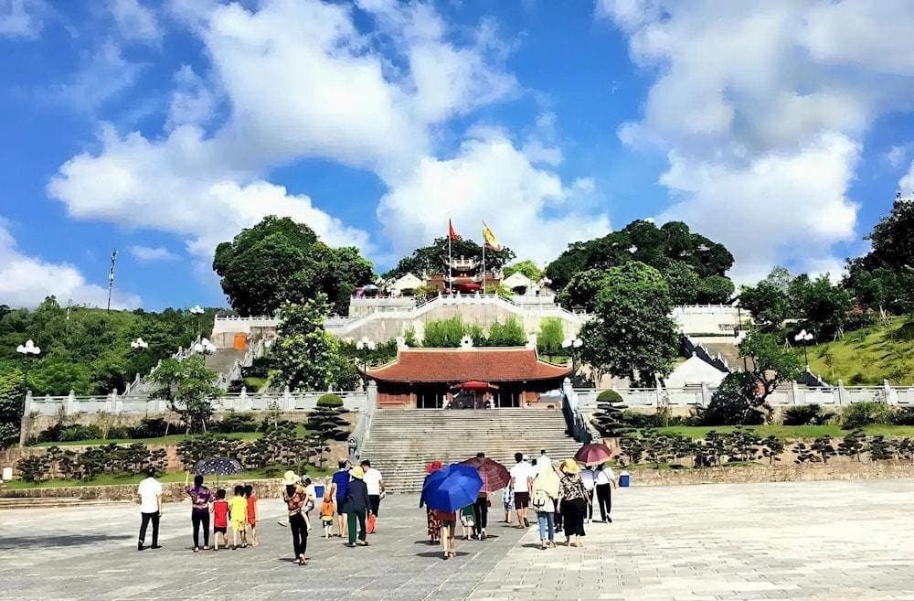 The majestic temple in the heart of Quang Ninh