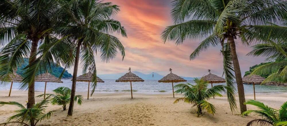 Tien Sa beach is not crowded and a bit far from the city