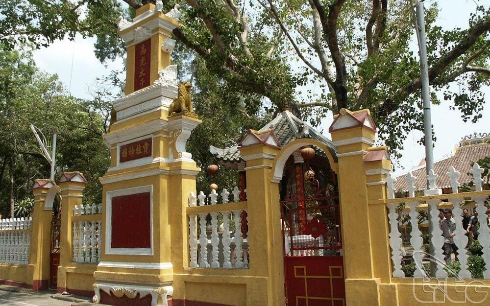 A quiet Buddhist temple nestled in a small alley, where incense lingers in the air in Giac Vien Pagoda