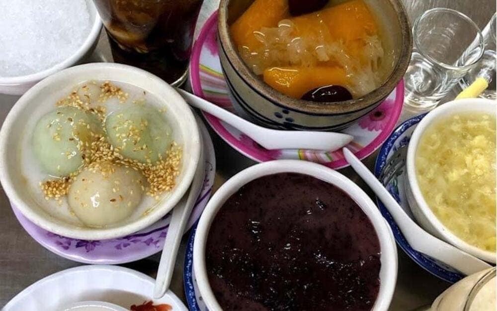 Che Ha Ky, a 30-year-old legend in Cho Lon, is famous for its astonishing menu featuring nearly 40 dishes