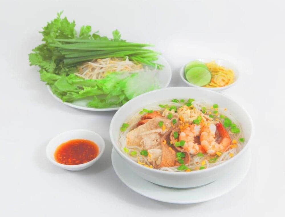 A steaming bowl of Hu Tieu Nam Vang, a district staple for noodle lovers