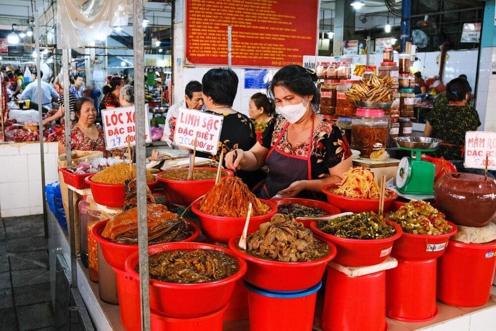 Vibrant colors and aromas at a traditional wet market in District 6