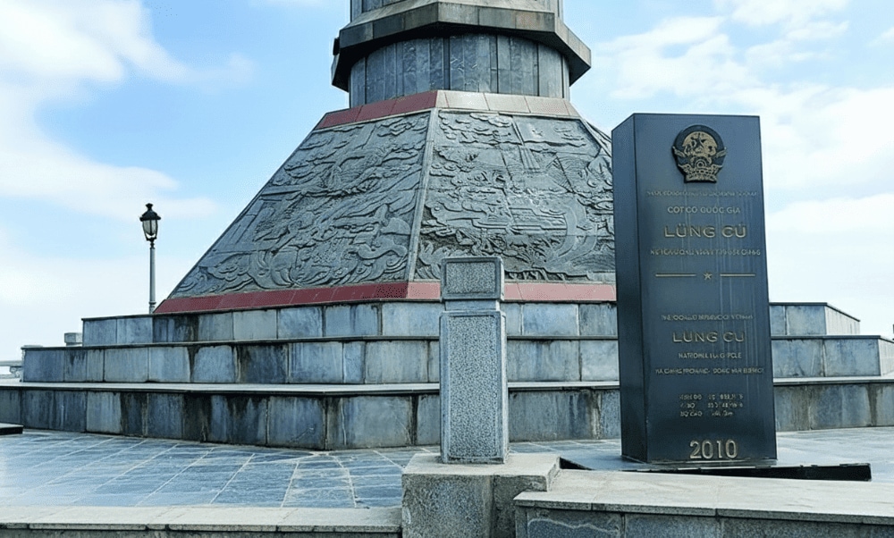 Lung Cu Flag Tower symbolizes the country’s sovereignty and pride, making it a must-see for any traveler