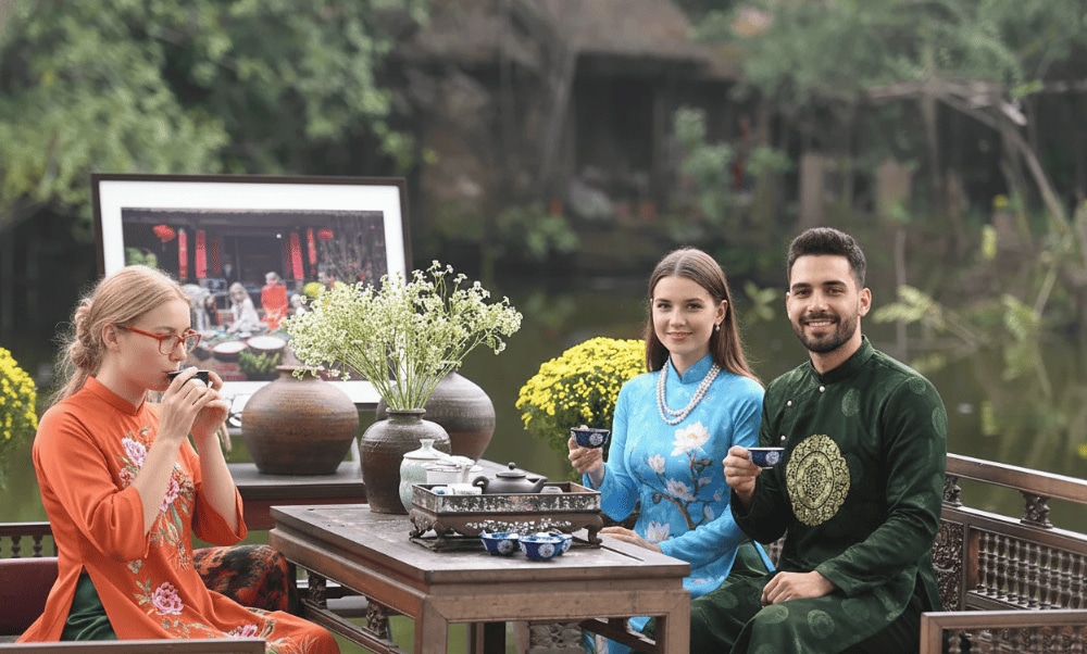 Visitors can rent a Vietnamese áo dài and take beautiful pictures in the ancient surroundings