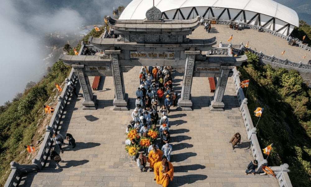 Visitors can come to Fansipan Buddha on major holidays such as Buddha's Birthday to understand the cultural and spiritual life