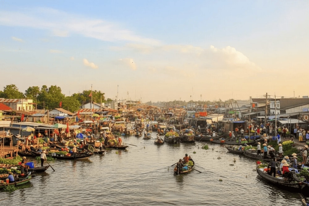 Tra On Floating Market is famous for abundant seasonal produce