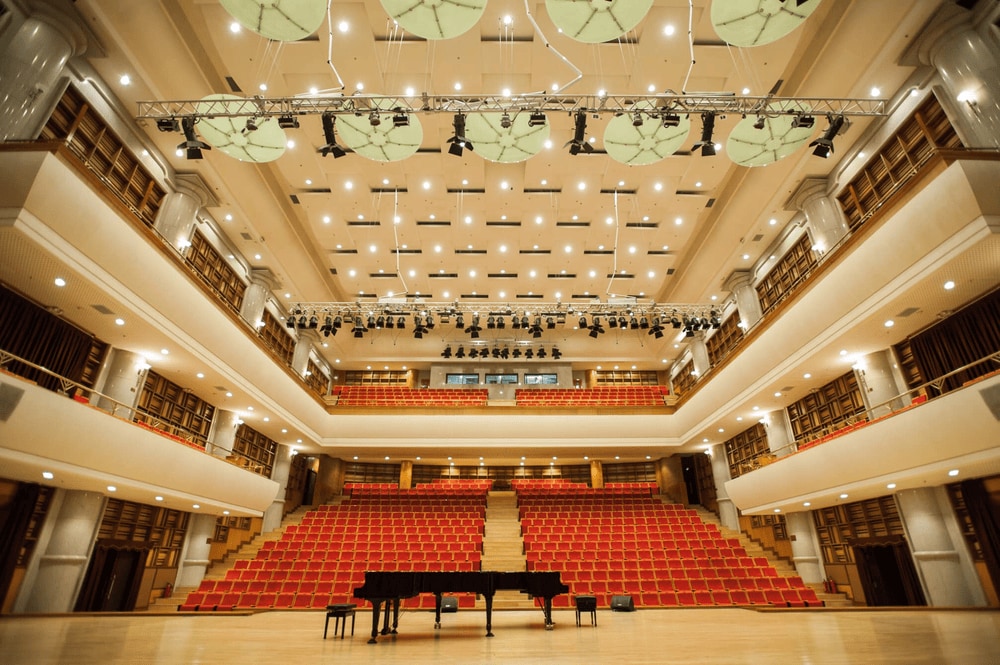 The grand entrance of the Hanoi Opera House’s first floor, featuring majestic columns (Source: Nhà Hát Lớn Hà Nội)