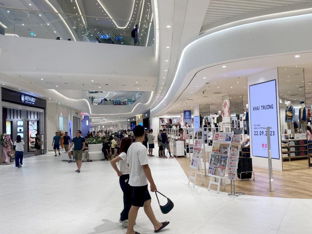 The West Lake area has many supermarkets and shopping malls