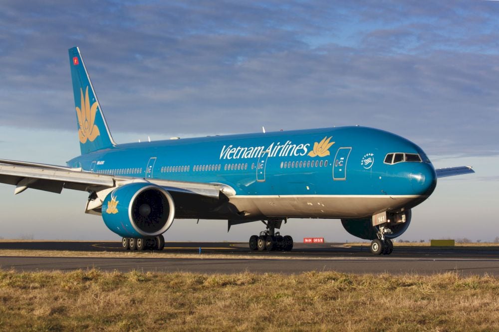 Travelers can fly from Ho Chi Minh City to Phu Quoc or Can Tho and then continue their journey to other provinces in the Mekong Delta (Source: Internet)