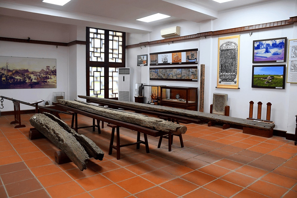 Boat components and anchors from Hoi An’s maritime past, displayed at the Hoi An Museum (Source: Hoi An Center for Cultural Heritage Management and Preservation)