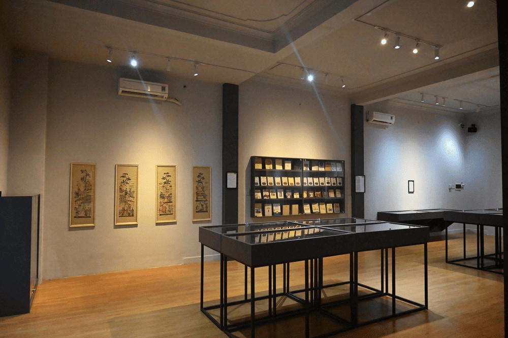 The modern exhibition space is organized by themes inside the gallery (Source: CSO Gallery Hoi An)